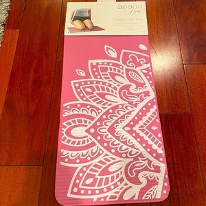 Apana Luxe. Yoga Knee Mat. Pink with white Design